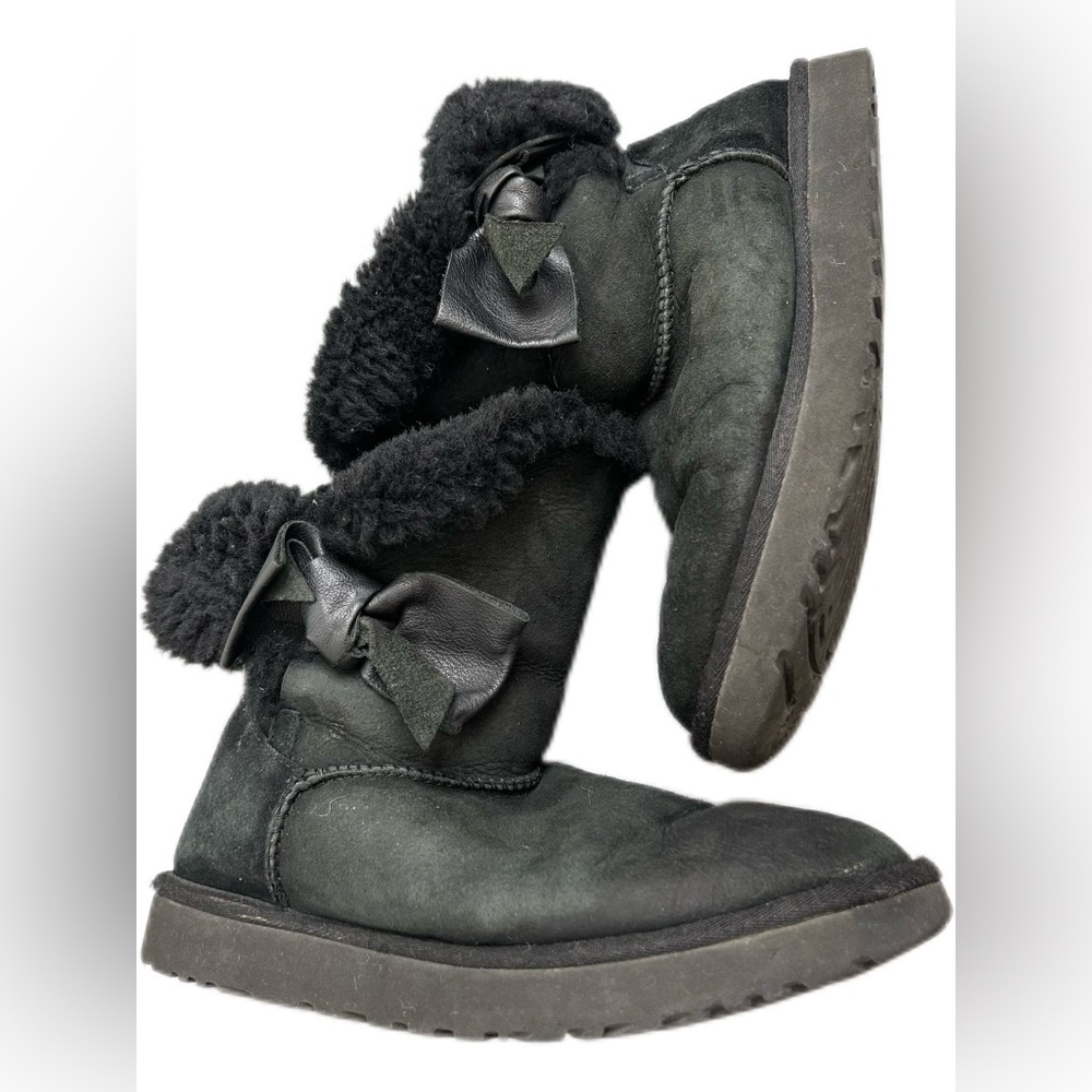 UGG Daelynn Sheepskin Black Winter Boots with Side‎ Bow Size 9
